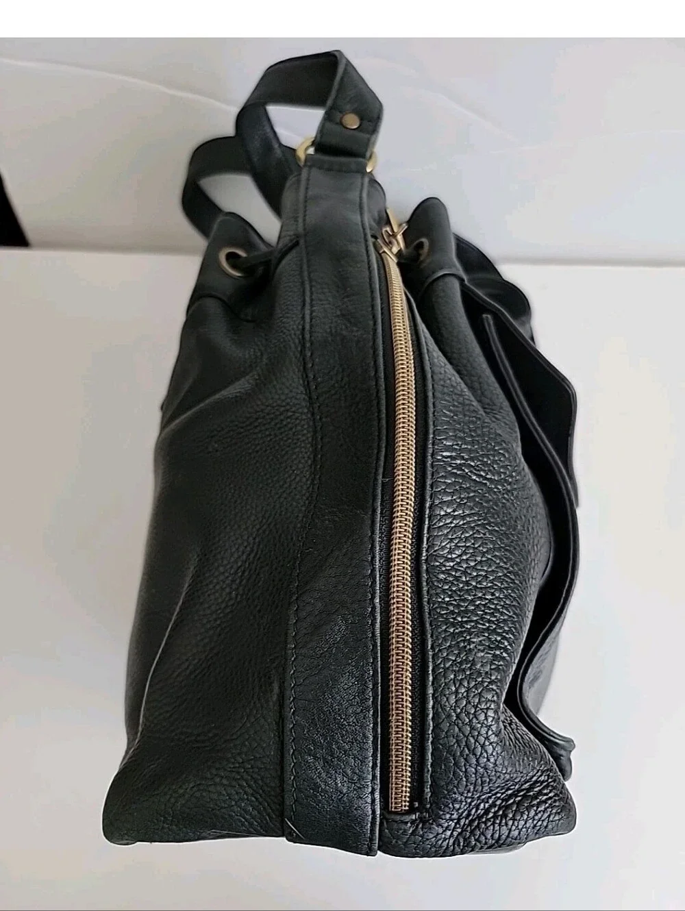 Vintage Fossil Black Pebbled Leather Crossbody Bag with Drawstring Detail